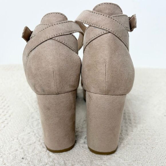 CL by Laundry Go On 2 Tan Block Heel Sandals - Picture 6 of 11